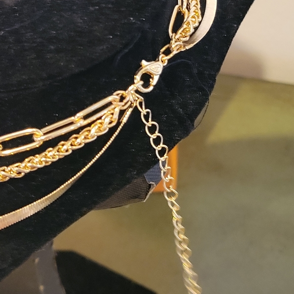 GUARANTEED AUTHENTIC Louis Vuitton padlock/Key necklace/bracelet set - Picture 6 of 6